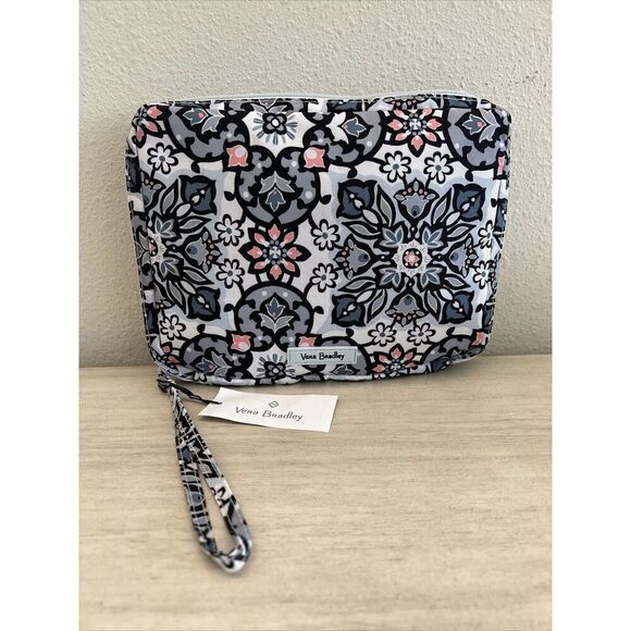 Vera Bradley Lighten Up Wipes Wipe Pouch Lisbon Medallion NWT - Picture 1 of 6